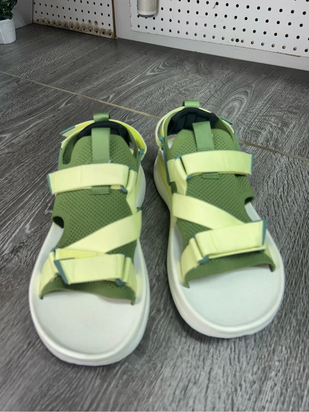 TEVA AVENTRAIL RUNNING SANDALS Olive & Light Yellow Sport Sandals